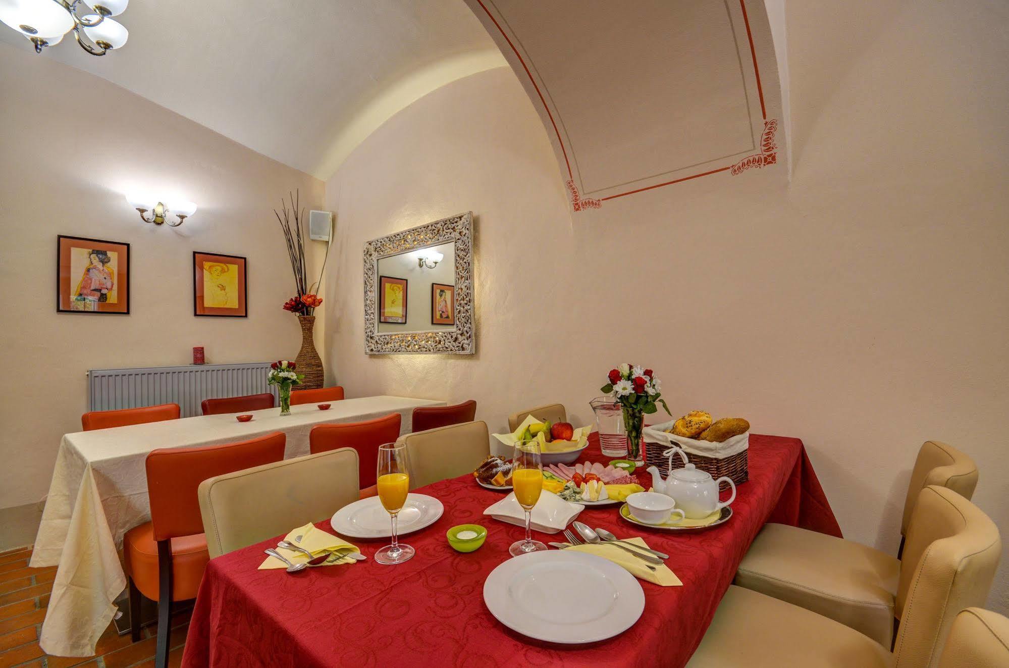Hotel Edward Kelly Cesky Krumlov Exterior photo